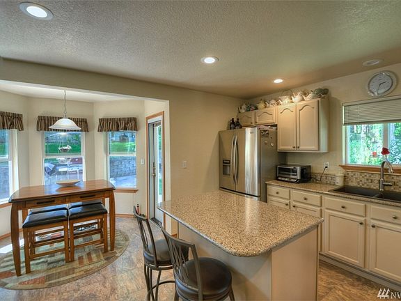 5th image of 6641 Appletree Ln NE
