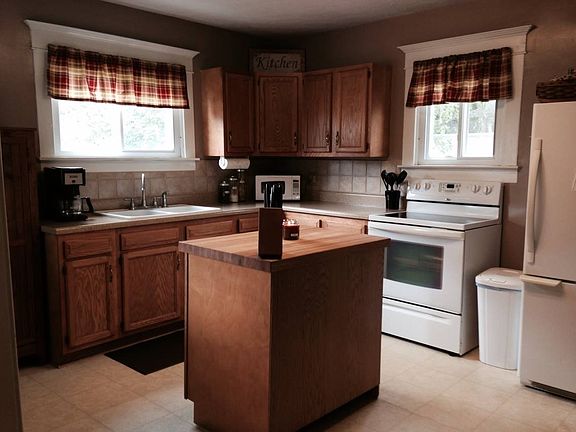 3rd image of 407 N Main St