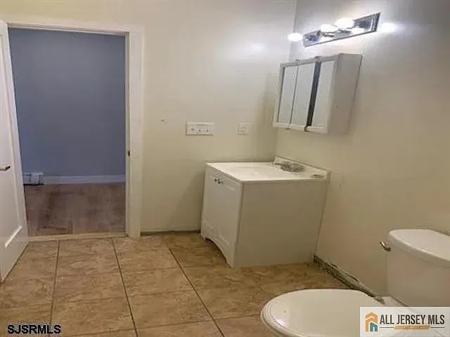 2 bed, 1.0 bath, 4602 sqft, $1,800 — Photo 3