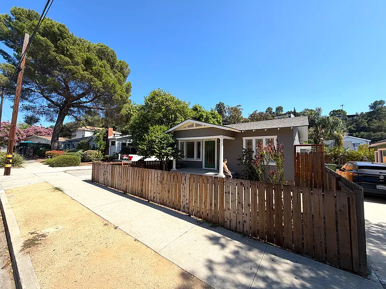 1966 Addison Way — Photo 4