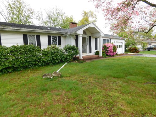 42 Riverside Dr, Branford, CT 06405