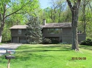 508 Lakeshore Dr E, Lenexa, KS 66217