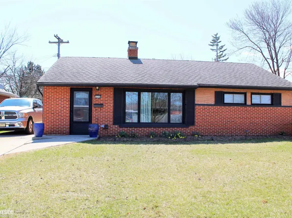 15744 E Crestmont St, Roseville, MI 48066