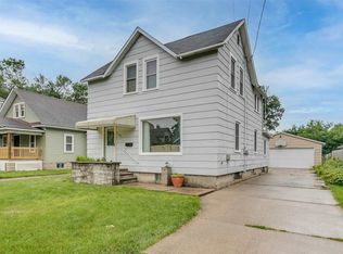 228 4th St, Neenah, WI 54956