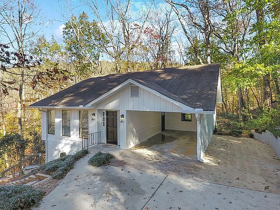 3rd image of 2162 Pine Tree Cir