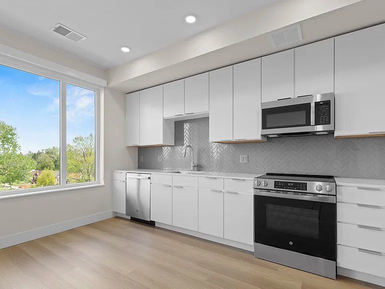 Frameline Apartments — Photo 20