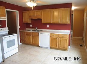 5th image of 145 Hodge St