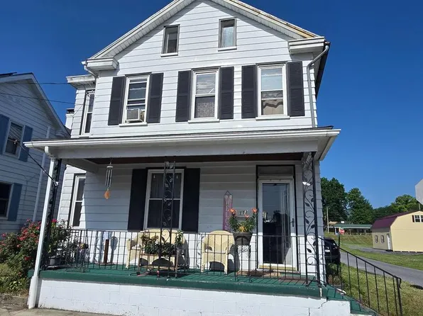 113 Chestnut St, Mount Holly Springs, PA 17065