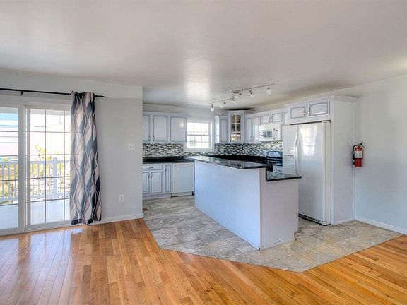 4th image of 317 W Cresse Ave #300