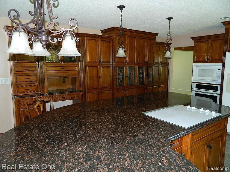 6927 Northpoint Dr — Photo 15