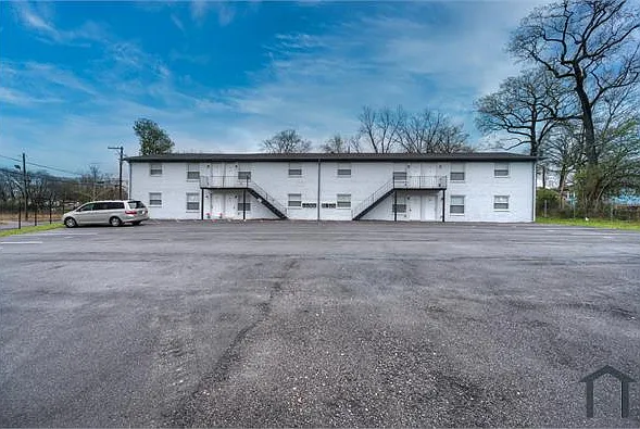 2 bed, $850 — Photo 1