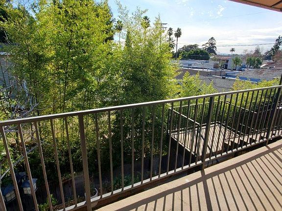 4th image of 129 S Encinitas Ave #E