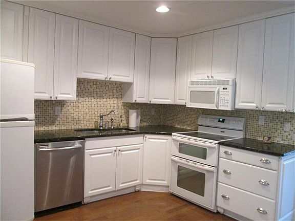 4th image of 4438 Brooksdale Dr