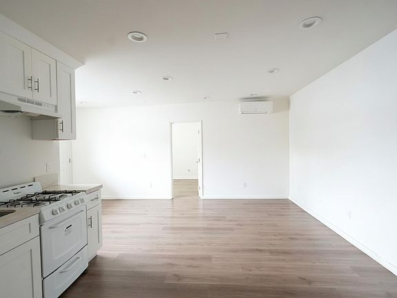 4th image of 2828 E 70th St #2826-B