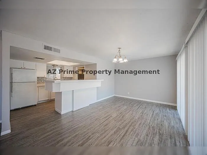 4704 S La Rosa Dr — Photo 8