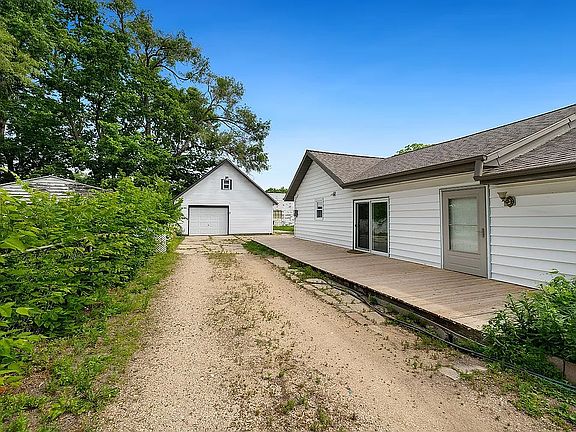 2nd image of 614 Kennon Rd