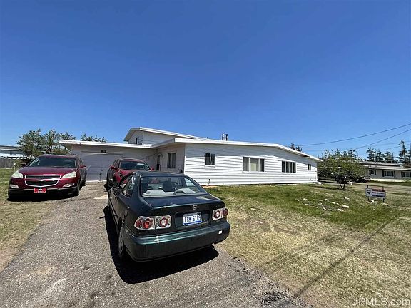 3rd image of 121 Banshee St #123