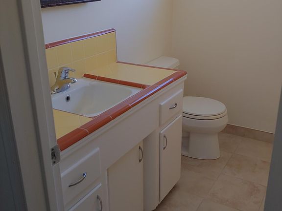 3rd image of 621 Cedar Ave