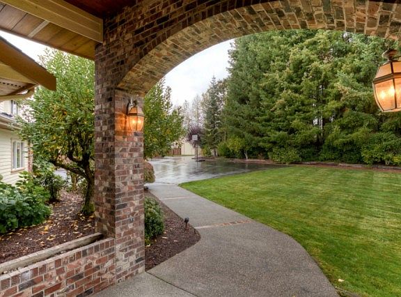 4th image of 4305 227th Avenue Ct E