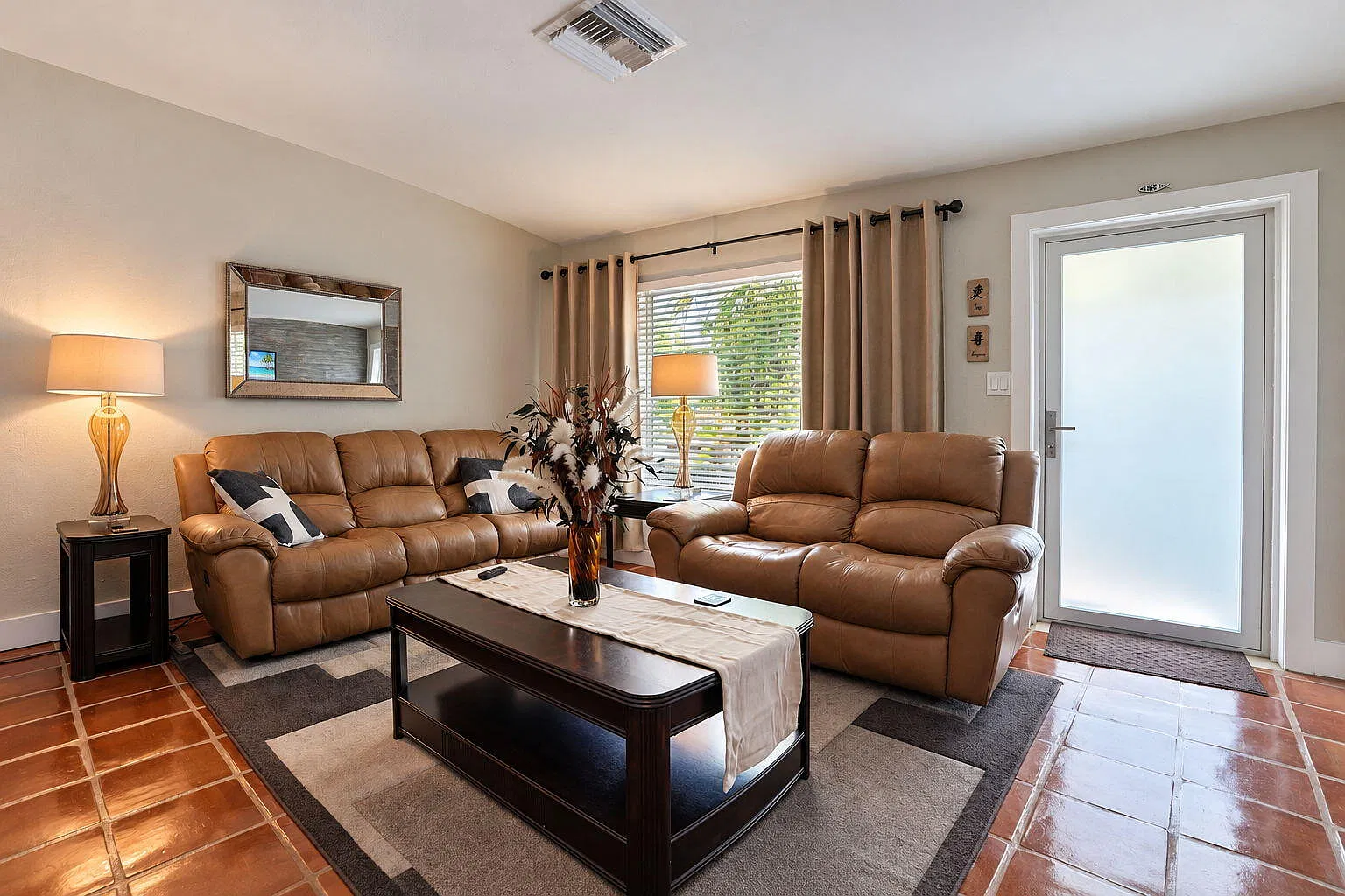 2 bed, 1.0 bath, 400 sqft, $2,100 — Photo 4