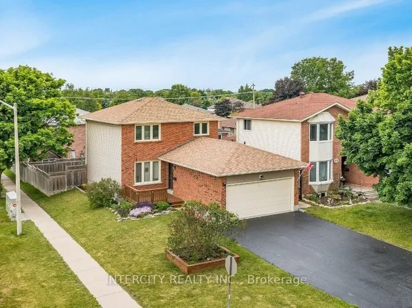 79 Kinzie Ln, Barrie, ON L4M 5Z8