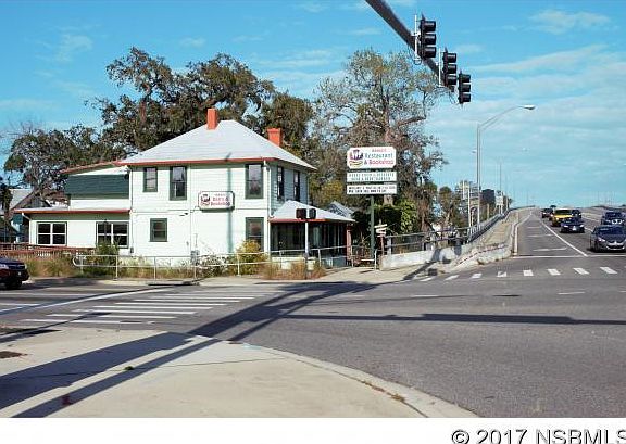 3rd image of 311 Live Oak St