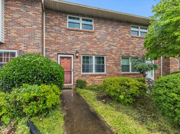 110 Colt Ln APT 2, Johnson City, TN 37601