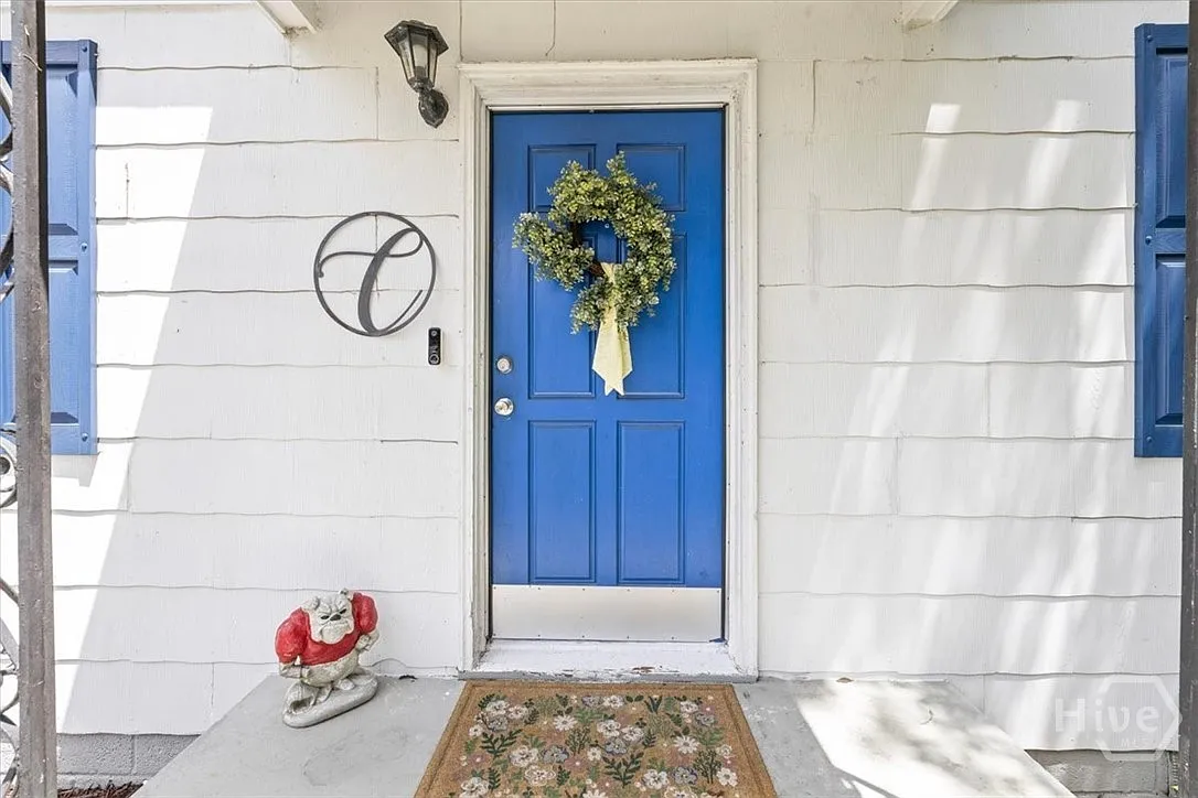 3 bed, 1.0 bath, 1015 sqft, $1,825 — Photo 3