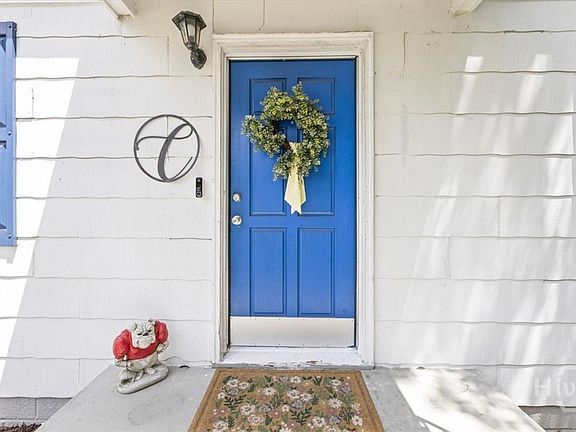 5th image of 410 Pinehurst Place