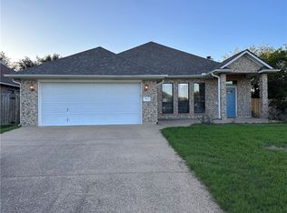 913 Delrey Dr, College Station, TX 77845