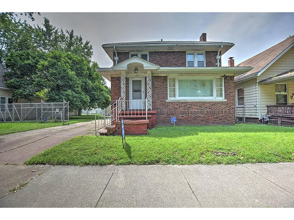 1639 E Main St photo 1