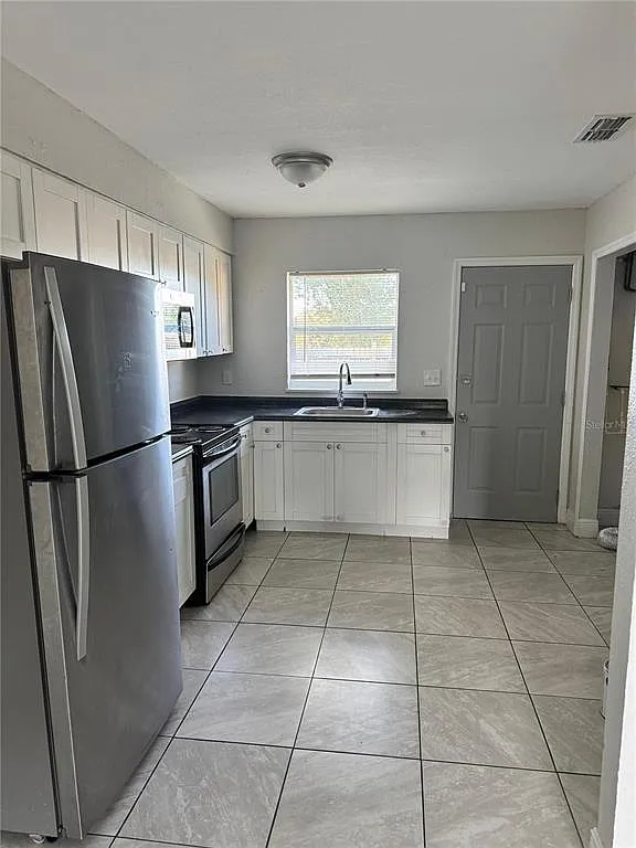 2 bed, 1.0 bath, 800 sqft, $1,200 — Photo 3