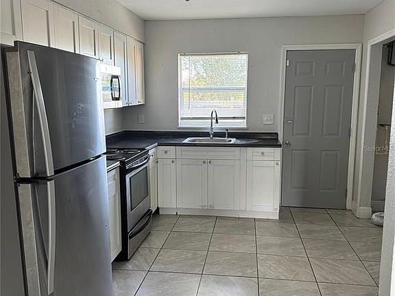 3rd image of 1112 Martin St #C