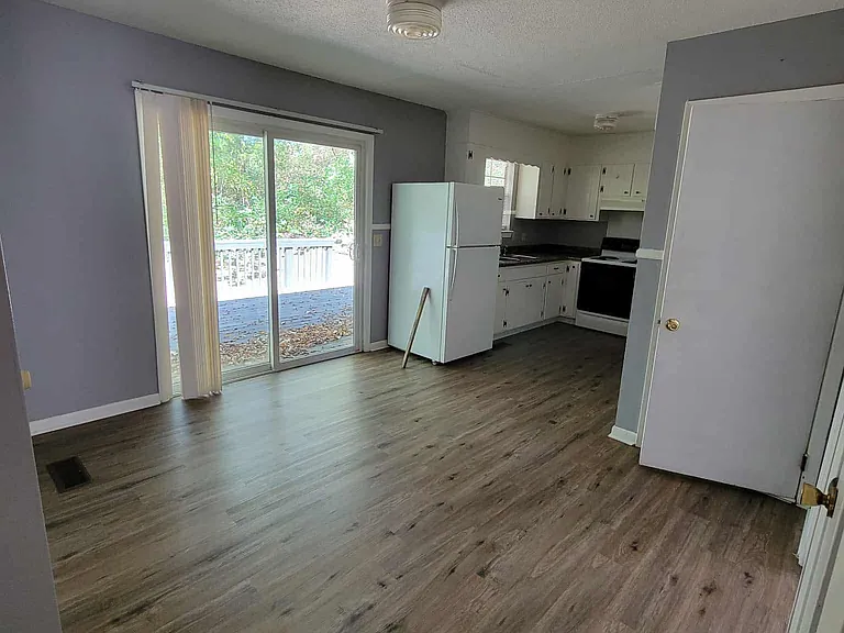 213 Hilltop Dr — Photo 4