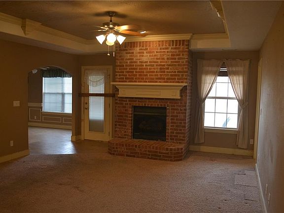 2nd image of 1209 E Freedom