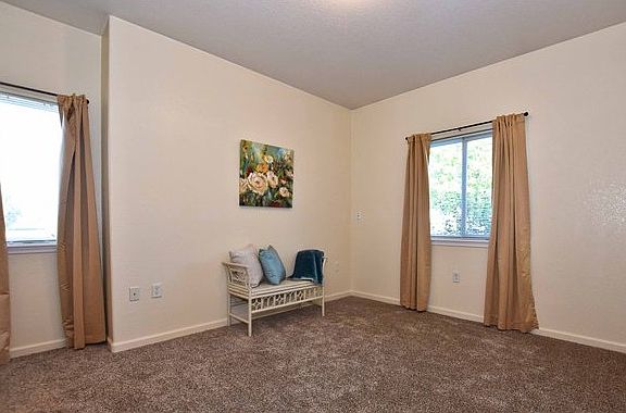5th image of 387 Buffalo Dr Unit B