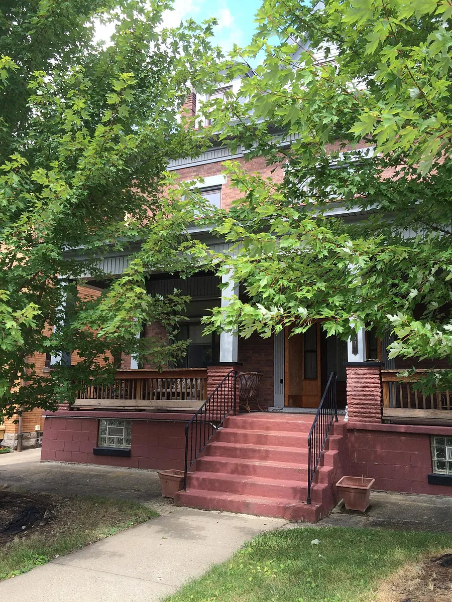 Building Photo - 1537 Denniston St #G