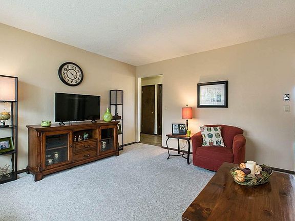 4th image of 2050 Pasadena Dr #2