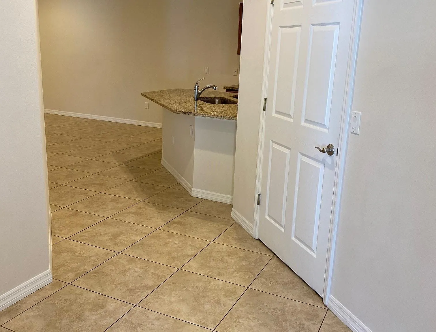 3 bed, 1704 sqft, $2,750 — Photo 3