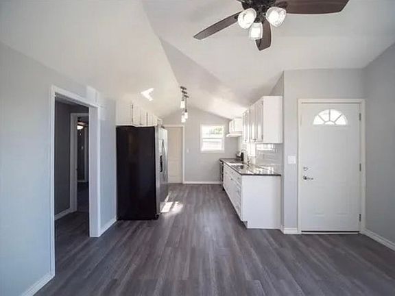 5th image of 601 Hill St