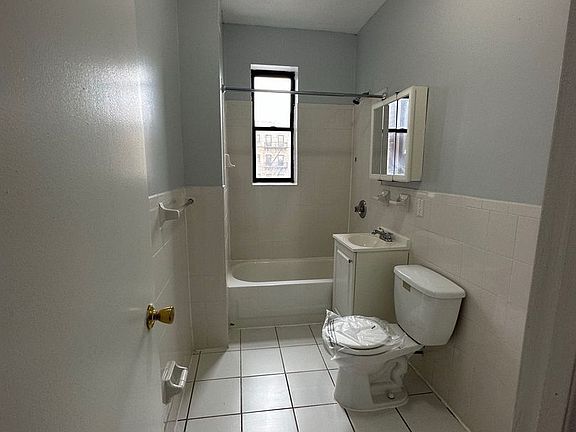 5th image of 3343 Park Ave APT 2D