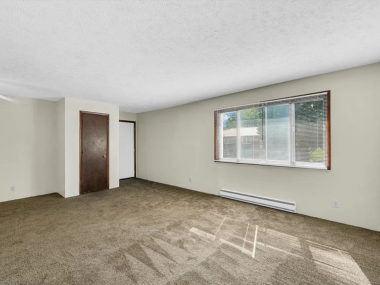 712 Arcadia Dr — Photo 8