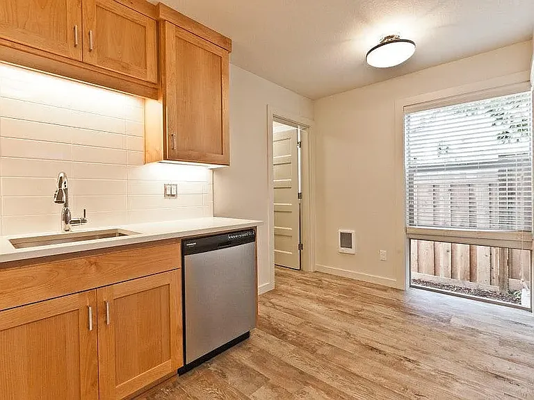 4468 N Michigan Ave #B — Photo 8