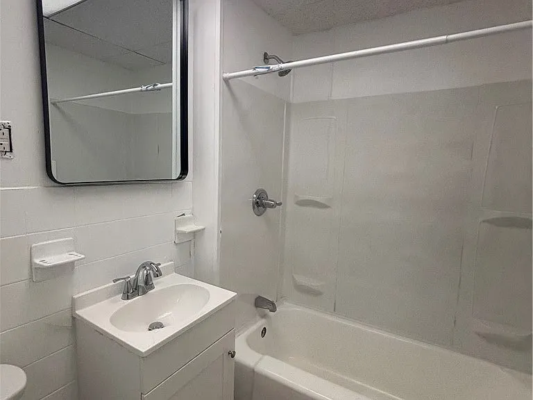 612 W Church St #B — Photo 10