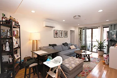 Rented by R New York