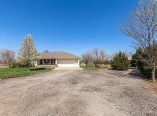 10310 Golden Arrow Dr, Hutchinson, KS 67502