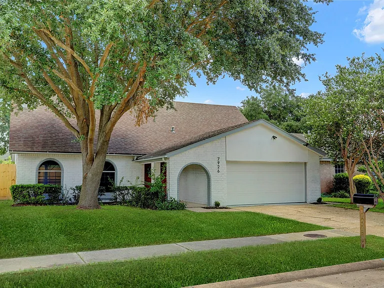 7926 Windy Creek Dr — Photo 48
