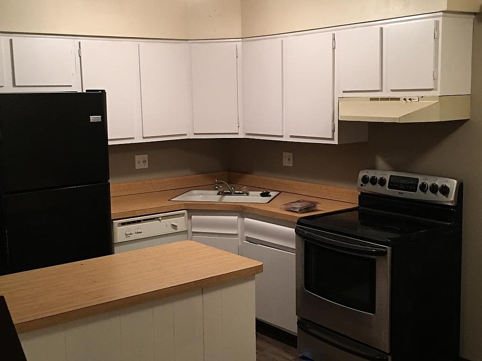 2nd image of 271 University Ave