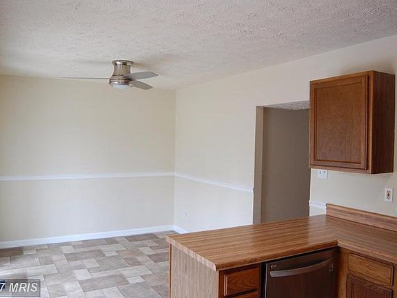 4th image of 913 N Olive Branch Ct