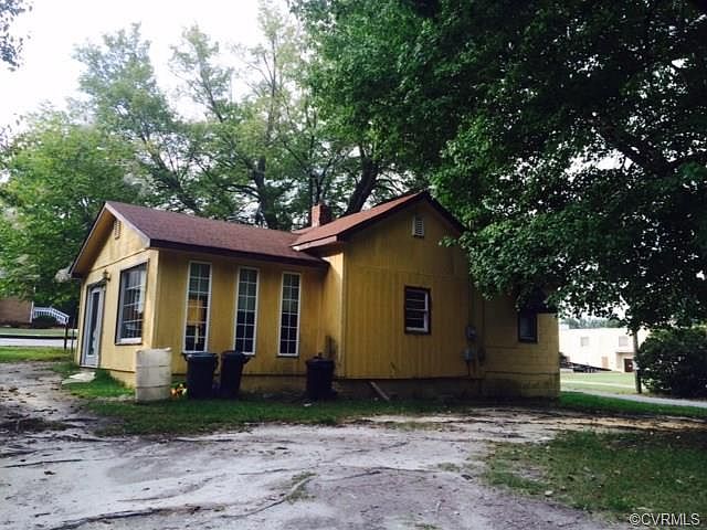 2nd image of 404 E Irvin St